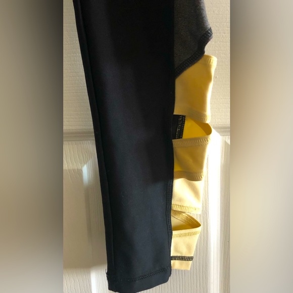 Women’s workout leggings with yellow cut out detail - Picture 2 of 4